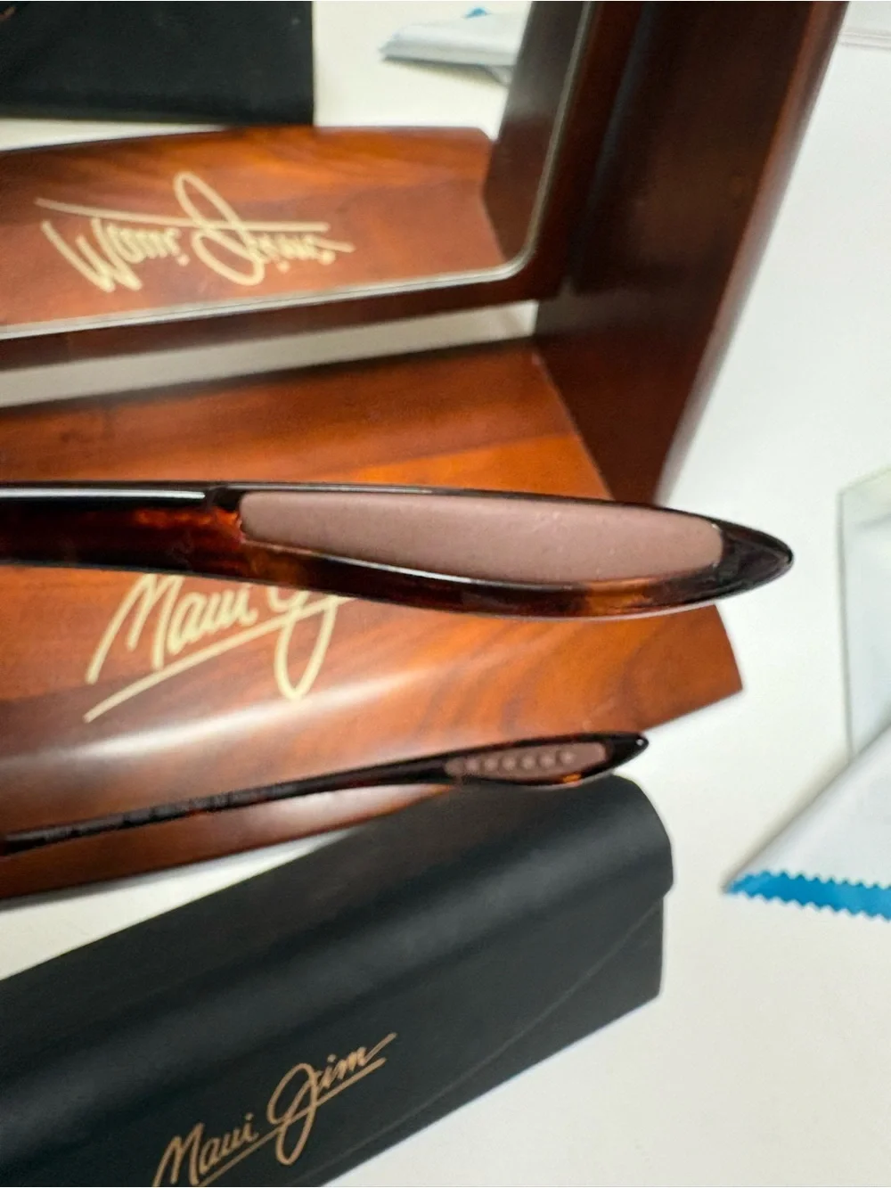 Maui Jim Men’s Sunglasses Brown Frame with Gray Lenses & Maria excellent quality